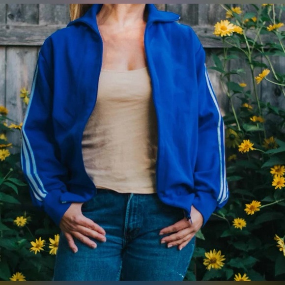 Vintage Adidas blue track jacket, size M Small black mark on one sleeve - Picture 2 of 4